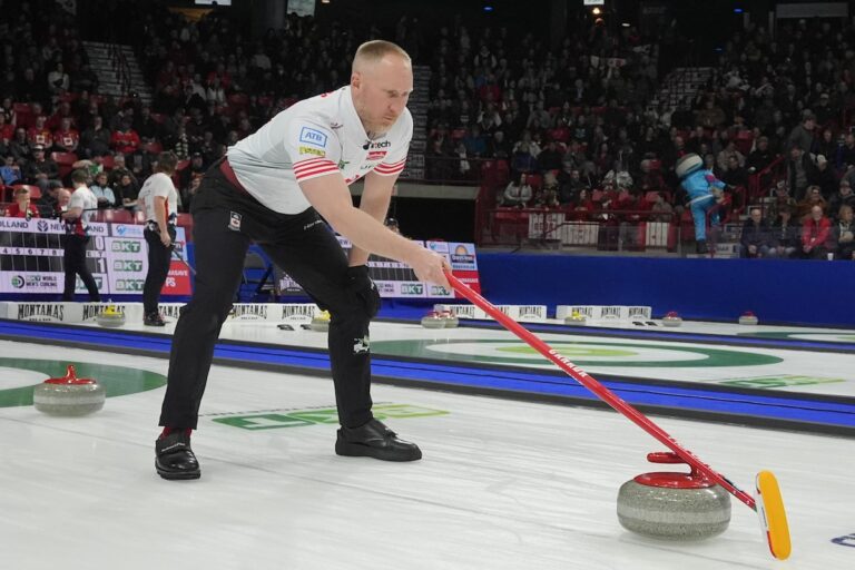 Le Canada bat le Japon lors du premier tirage au trombin au champ du World Men's Curling Championship