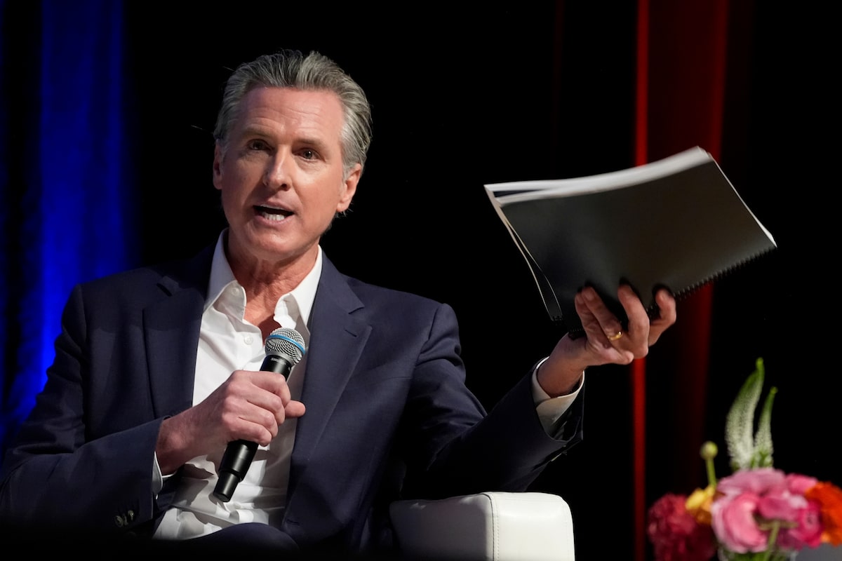 Le Gavin Newsom de Californie s'oppose aux athlètes trans dans les sports féminins, se séparant avec les progressistes