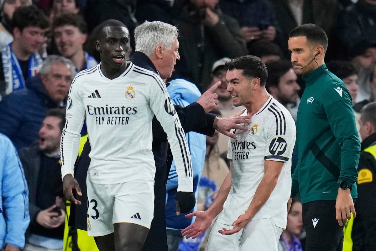 Le Real Madrid bat contre l'Atletico 2-1 en Derby de la Ligue des champions, Arsenal Romps pour enregistrer la victoire à PSV