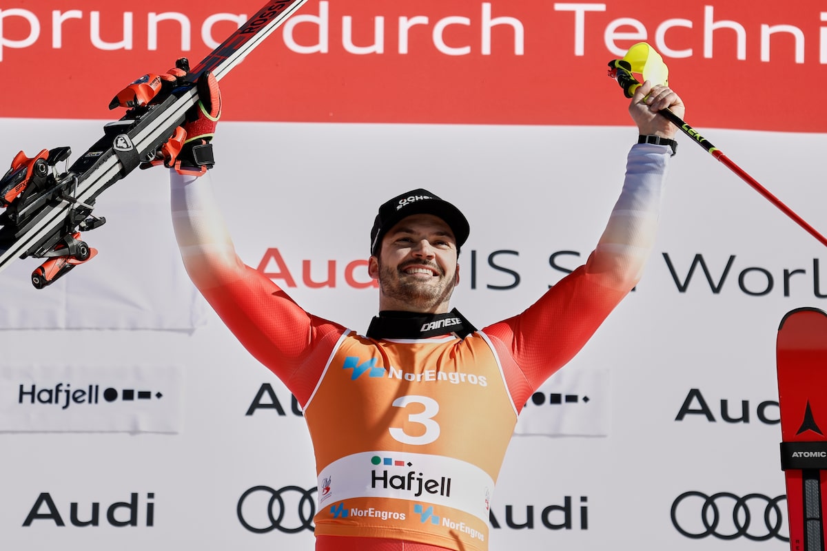 Le champion du monde Loic Meillard remporte le slalom de la Coupe du monde à fermer sur le leader de la discipline Henrik Kristoffersen