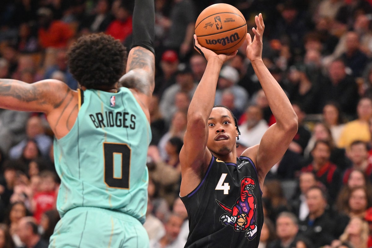 Le double-double de Poeltl aide les Raptors à battre les Hornets 108-97, prolonger la séquence de victoires