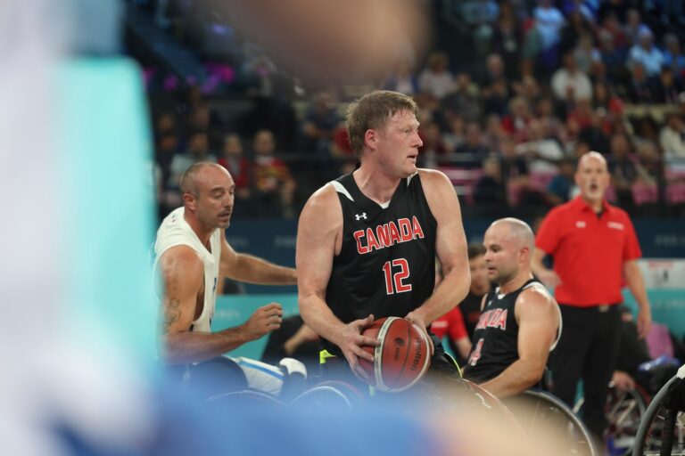 Le joueur de basket-ball canadien décoré Patrick Anderson annonce la retraite