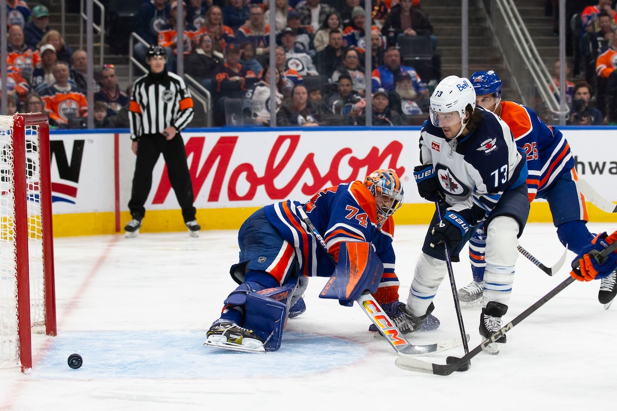 Le vainqueur de Connor en prolongation lance des jets devant les Oilers, qui ont perdu McDavid tard
