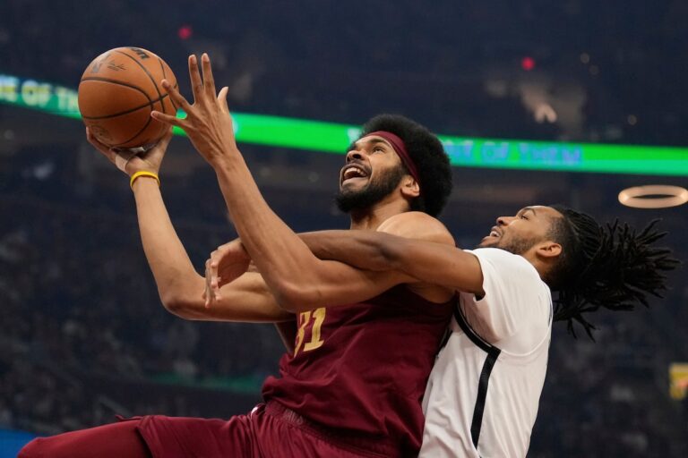 Les Cavaliers de la NBA-Leading ont battu des Nets 109-104 pour leur deuxième séquence de victoires de 15 matchs de la saison