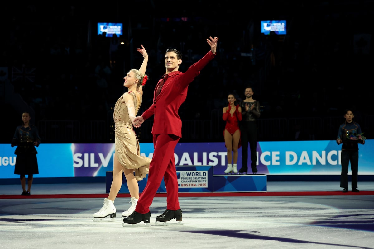 Les danseurs de glace canadiens prennent de l'argent dans des mondes de patinage artistique