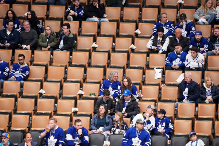 Les détenteurs de la saison des Maple Leafs crient la faute car le club utilise les données du marché de la revente pour augmenter les prix