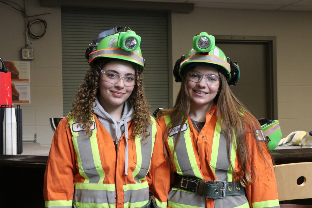 Les élèves du secondaire fouillent les opportunités de carrière minière