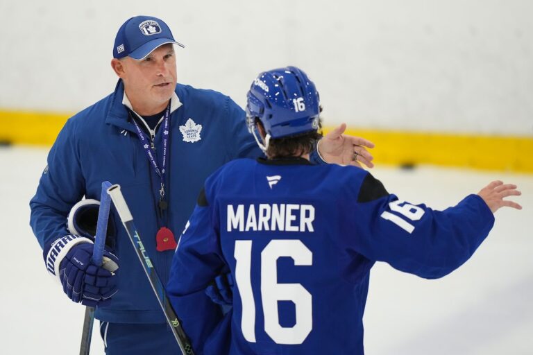 Les feuilles fatiguées par la route sont de retour à la maison avec de nouveaux visages - et de nouvelles questions sur l'avenir de Marner