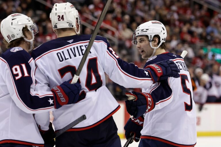 Les sénateurs, les jaces bleues, les Rangers et les Bruins mènent une course éliminatoire de Wild-Card East pleine de surprises