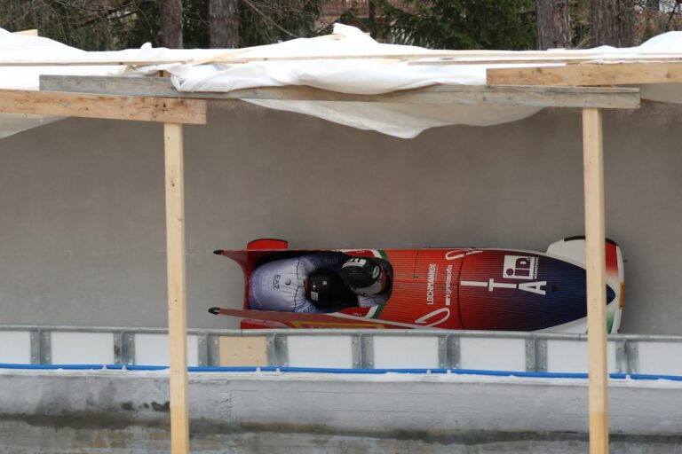 Les tests commencent sur la piste glissante olympique controversée de Cortina pour le bobslef, la luge et le squelette