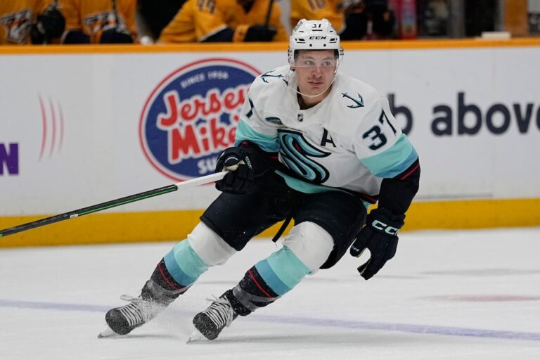 Lightning Acquiver Gourde et Bjorkstrand et Panthers Get VanEcek alors que l'action commerciale de la LNH se réchauffe