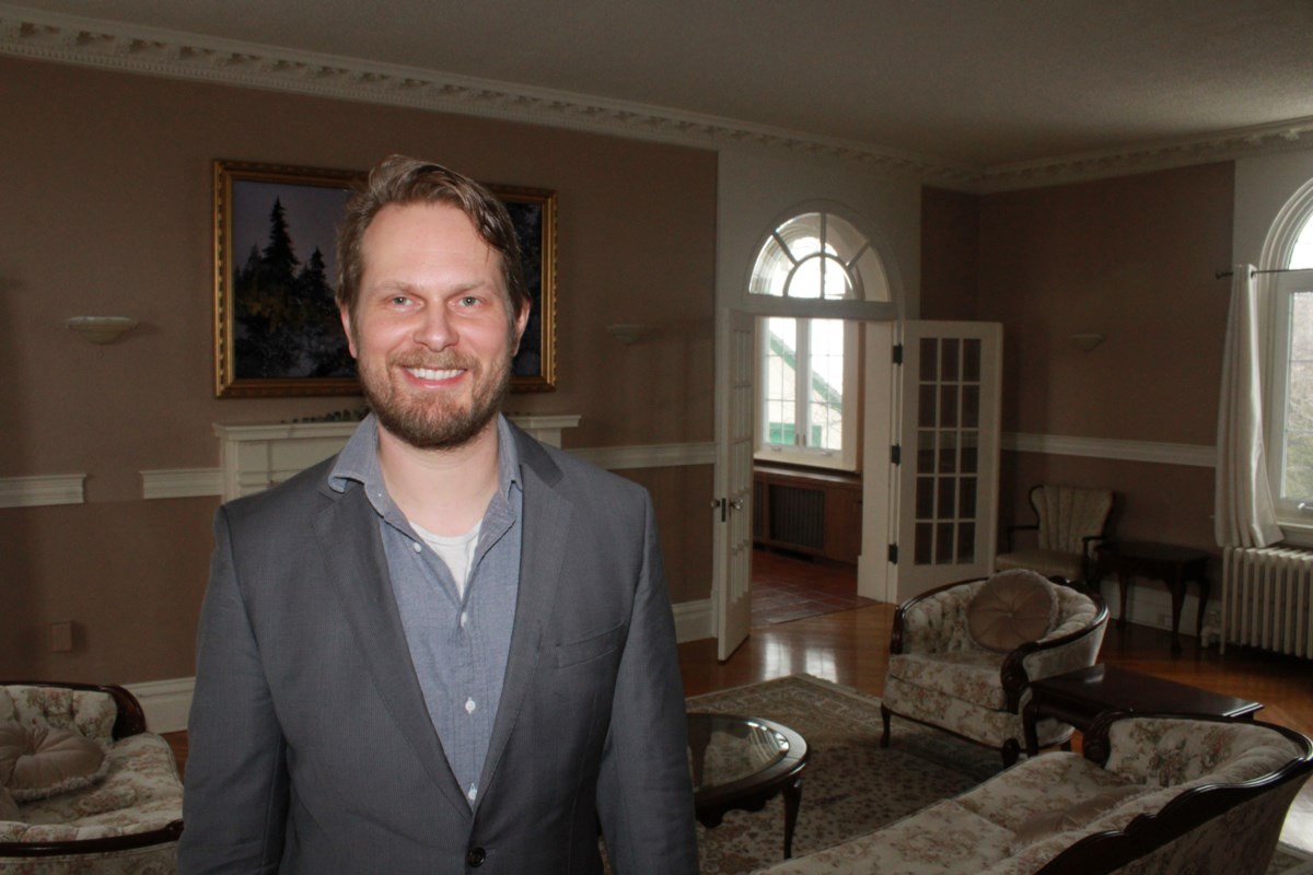 L'ingénieur des mines de Sudbury et le candidat du parti populaire croient que les opinions politiques ont conduit à son licenciement