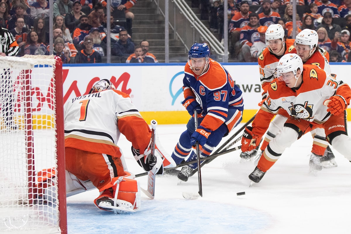 McTavish scores deux fois, Ducks Dring Oilers 6-2