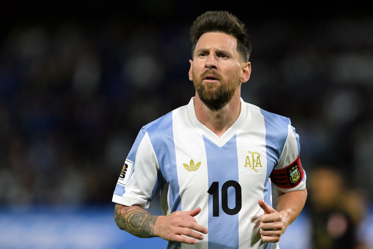 Messi à Miss Argentine en Coupe du monde de qualification des matchs contre l'Uruguay et le Brésil