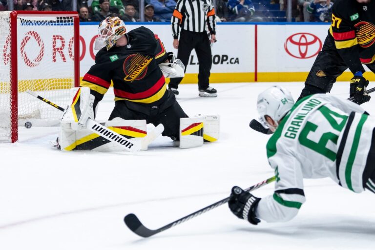 Mikael Granlund marque le premier but de Dallas Stars en victoire 4-1 contre les Canucks de Vancouver