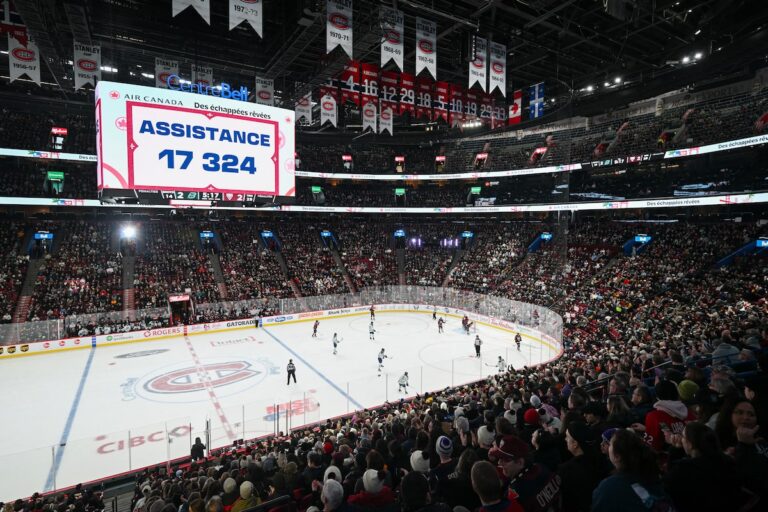 Présence et marquant les deux tiers de la deuxième saison de PWHL avec des plans d'expansion à Horizon