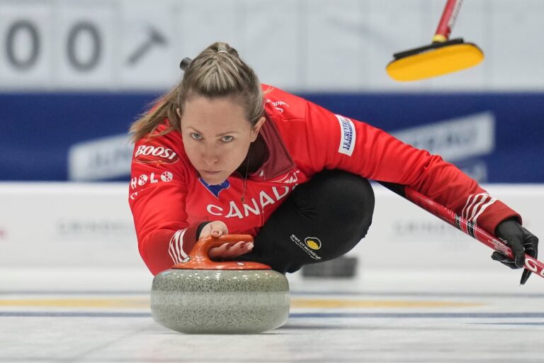 Rachel Homan du Canada se termine par la ronde avec des victoires, est en deçà du bye dans les mondes de curling féminins