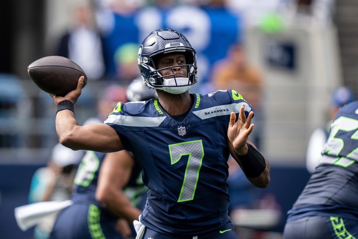 Raiders acquiert le quart-arrière Geno Smith de Seahawks pour un choix de troisième ronde