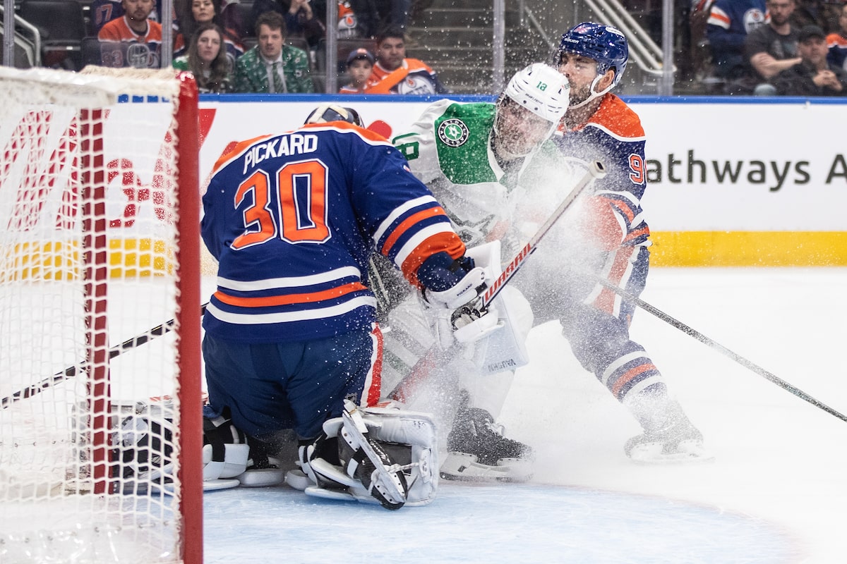 Robertson Hat Trick mène les stars à une victoire de 4-3 contre les Oilers