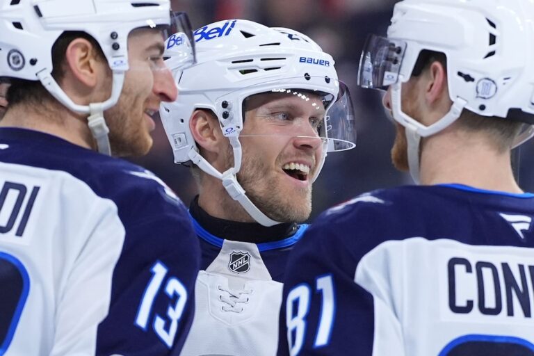 Scheifele et Connor Help Jets Jets ont cassé leur dérapage de 3 matchs avec une victoire 4-1 contre les dépliants
