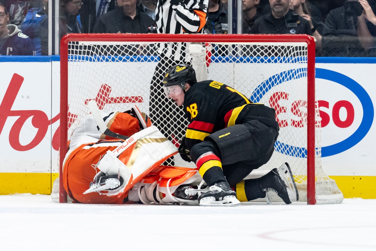Scores Soucy, Canucks Edge Ducks 3-2