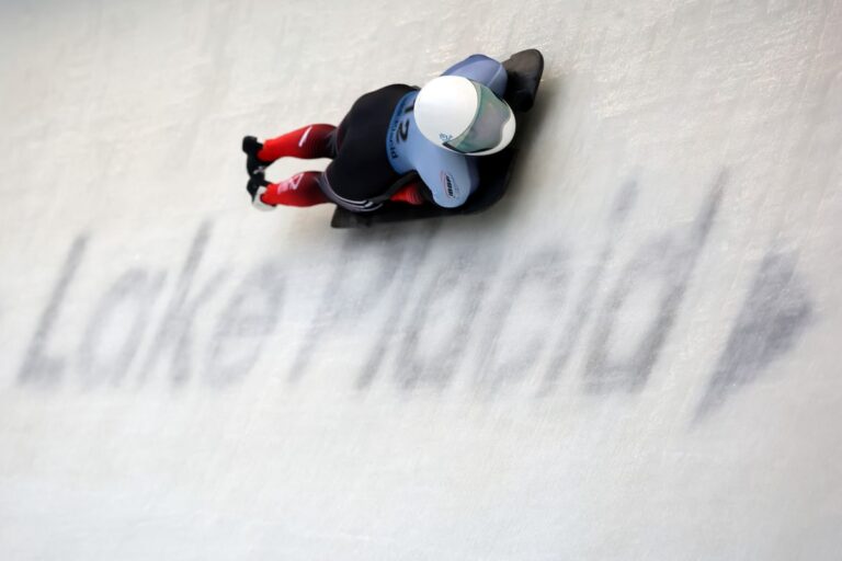 Si Lake Placid devient le site de glissement olympique, le centre Rockefeller de New York sera une grande partie