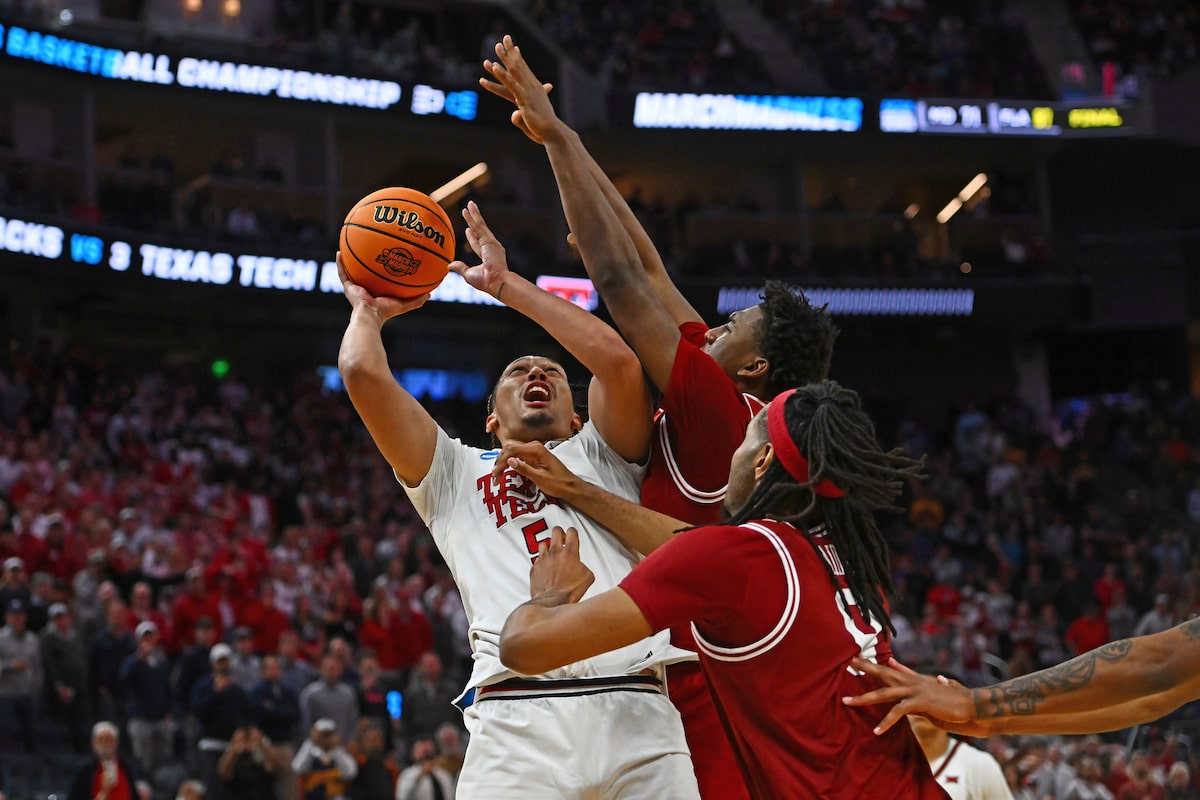 Texas Tech se rassemble de 16 points pour battre l'Arkansas 85-83 en OT