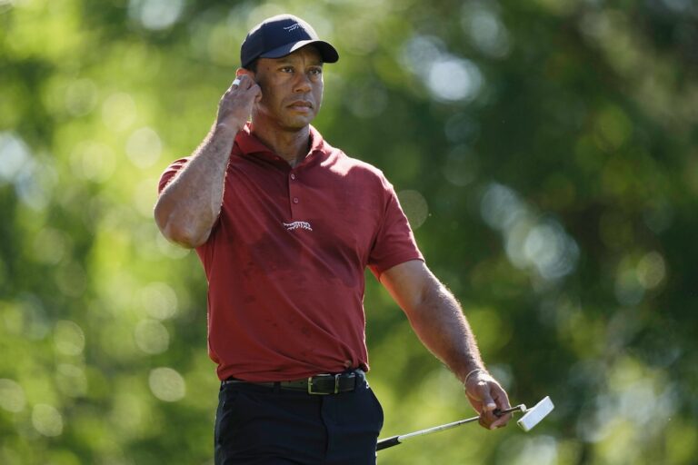 Tiger Woods dit qu'il a rompu son tendon d'Achille, une blessure qui le gardera hors des maîtres