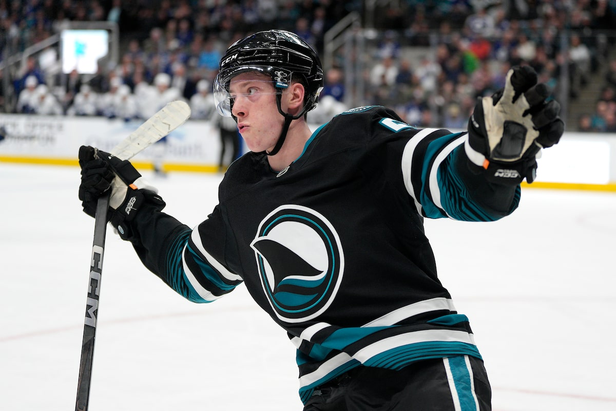 Toffoli marque deux fois et les requins Edge Maple Leafs 6-5 dans une fusillade après avoir soufflé en avance tardive