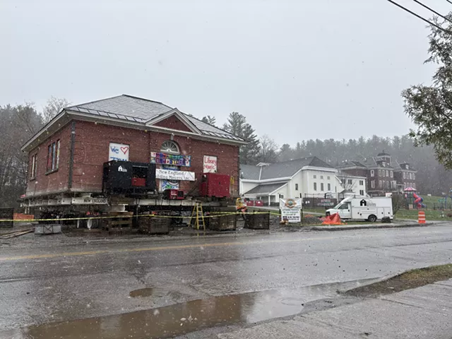 La bibliothèque à son nouvel emplacement - Adelle MacDowell
