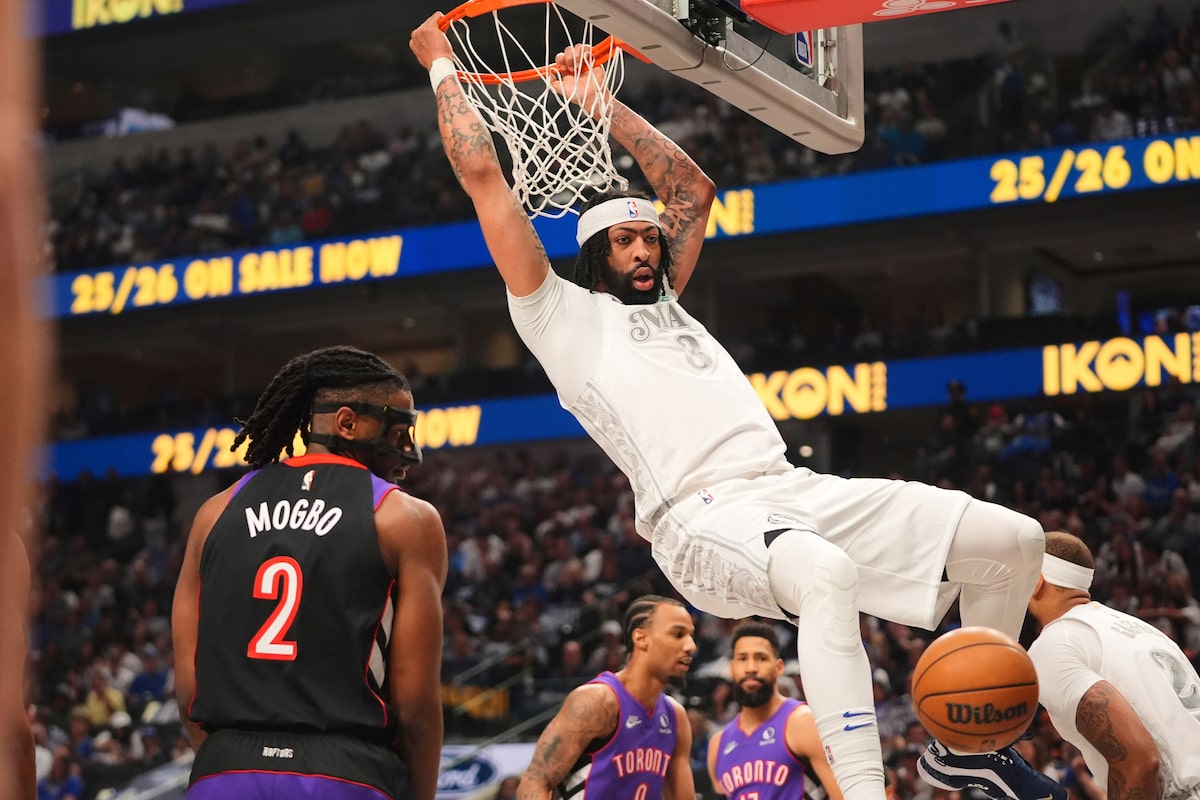 Anthony Davis obtient le premier triple-double de la saison pour diriger Mavericks après Raptors 124-102
