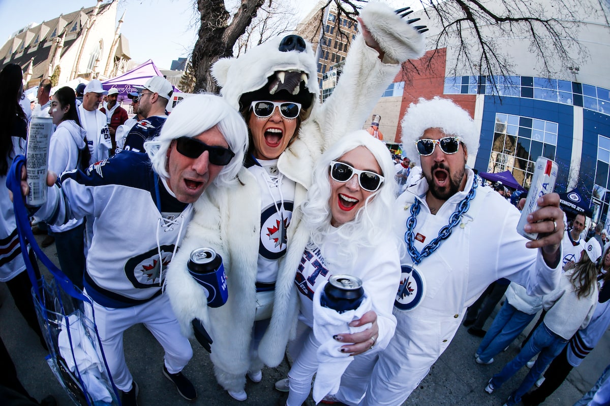 Bars, restaurants encaissez-vous avec cinq équipes canadiennes de la LNH en séries éliminatoires: `` Absolument bonkers ''