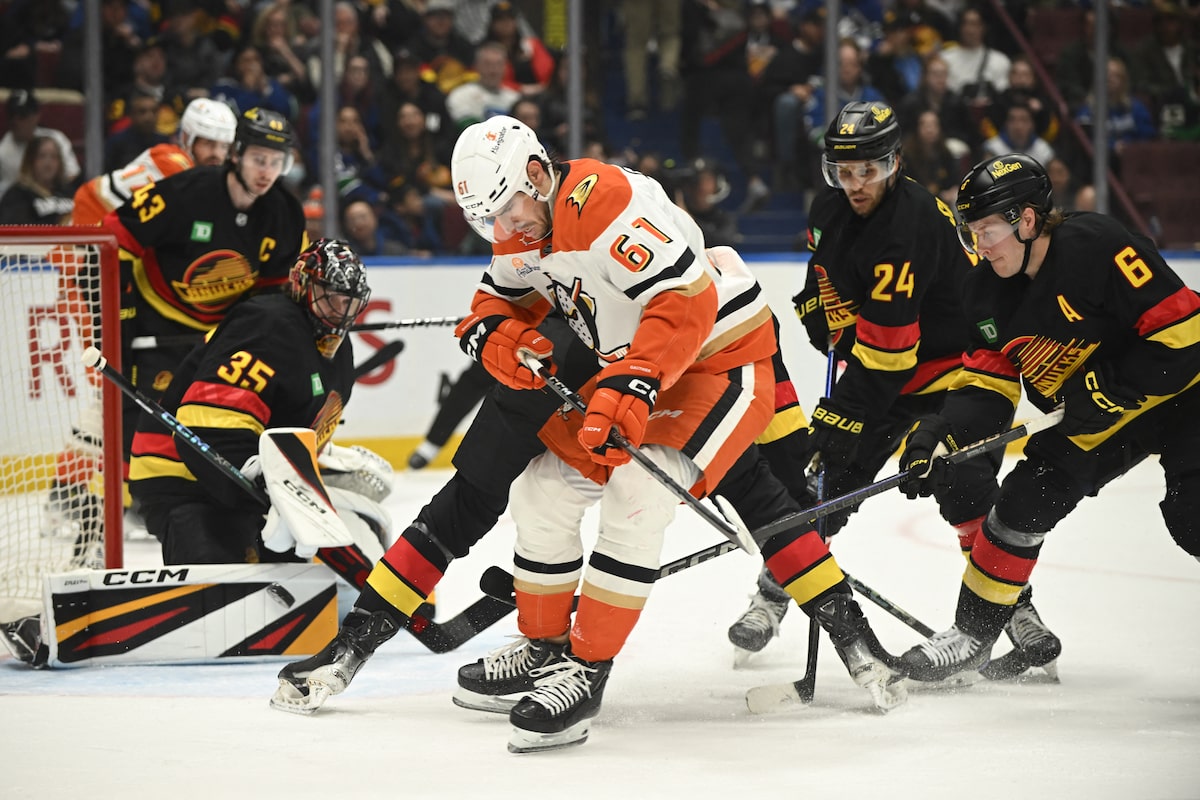 Boeser a un but et une aide alors que les Canucks de Vancouver marquent 5 en 1ère période pour battre Anaheim Ducks 6-2