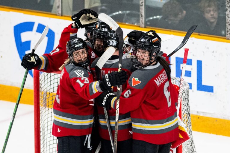 Charge de près sur la place des éliminatoires de PWHL avec une victoire 3-1 contre Victoire