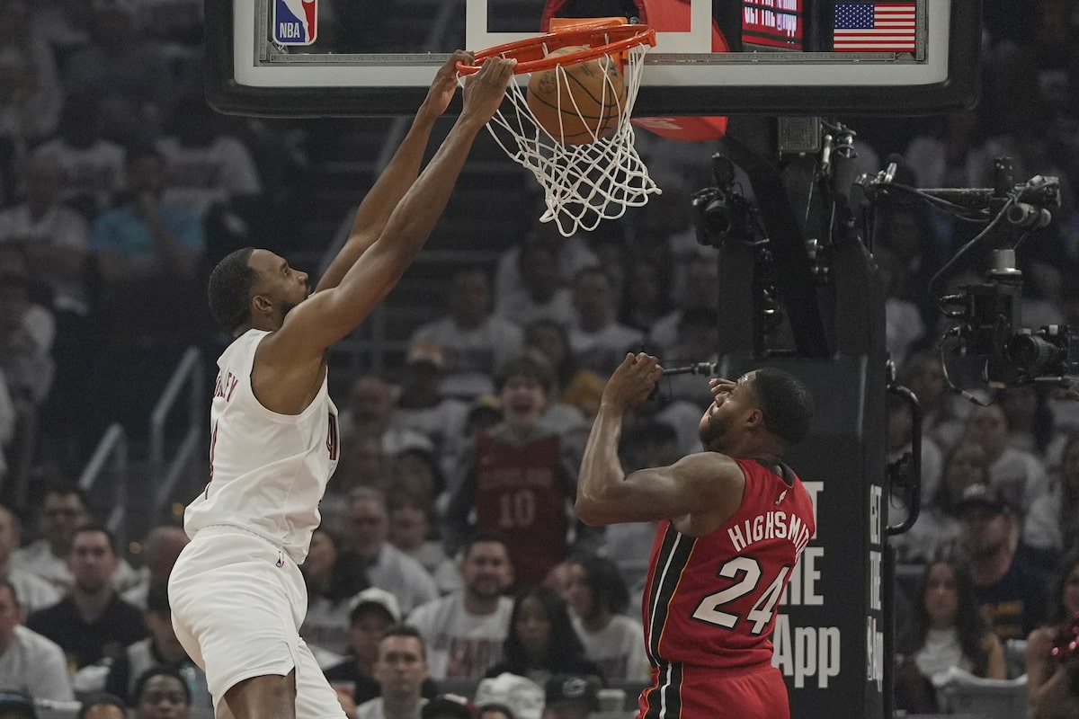 Evan Mobley de Cleveland remporte le prix du joueur défensif de l'année de la NBA