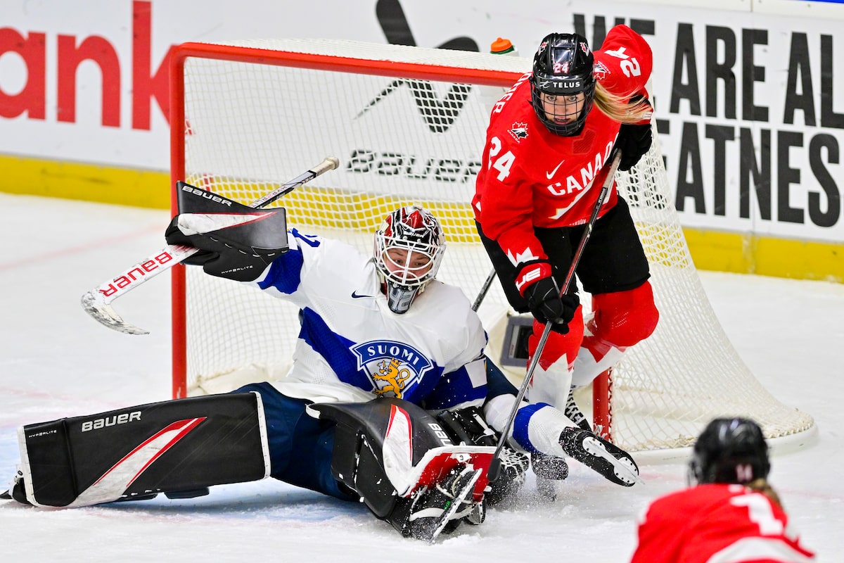 Gardiner marque deux fois, Canada Downs Finland 5-0 pour commencer le championnat du monde de hockey