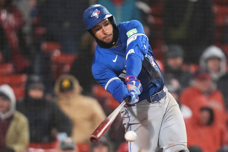 George Springer frappe trois simples RBI, Jose Berrios va 7 Jays Strongs et Blue Beat Red Sox 6-2