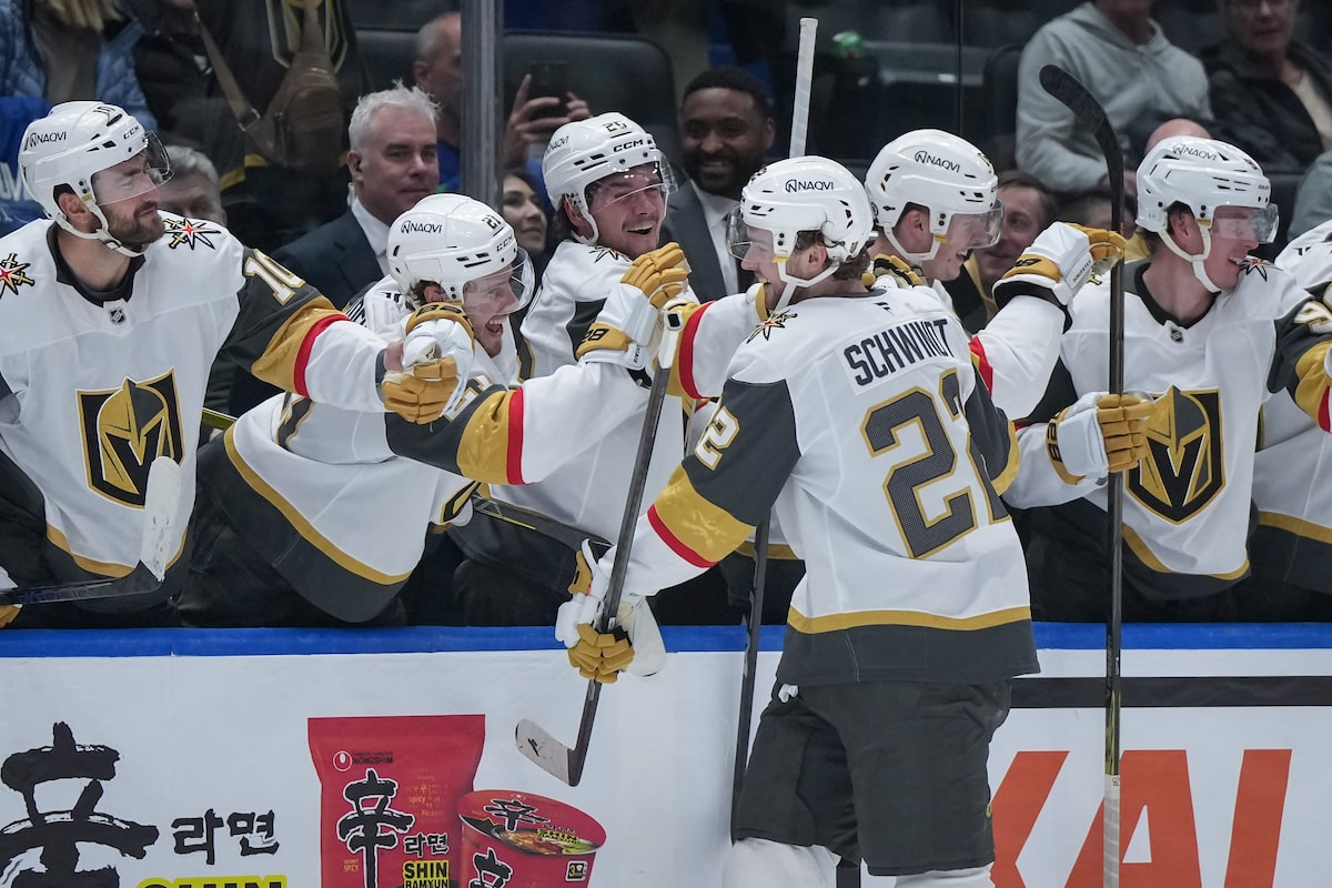 Golden Knights a battu Canucks 4-1 dans le dernier match de saison régulière pour les deux équipes