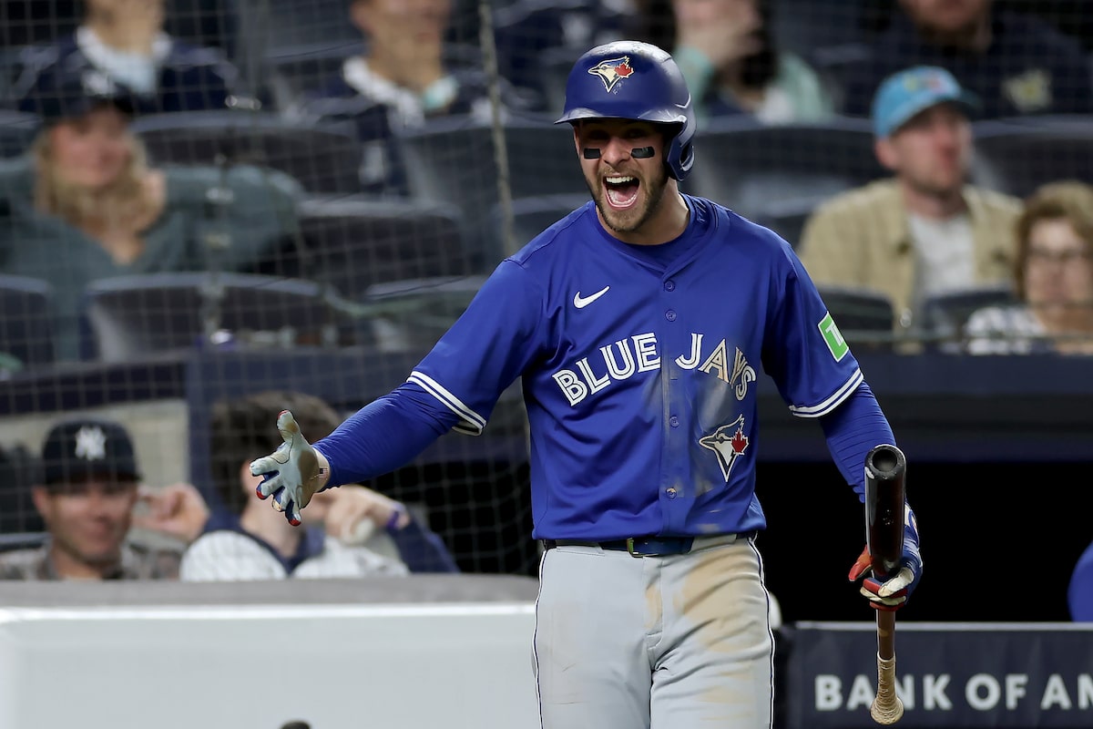 Kirk frappe le doublé de 2 points en tête en neuvième pour mener Blue Jays à une victoire de 4-2 sur les Yankees