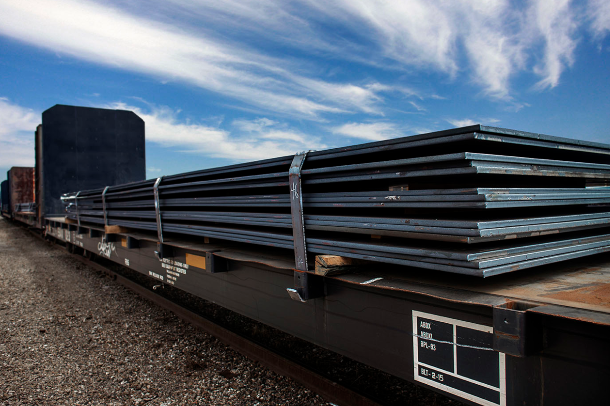 La production d'assiette excessive est la réponse d'Algoma Steel aux tarifs américains