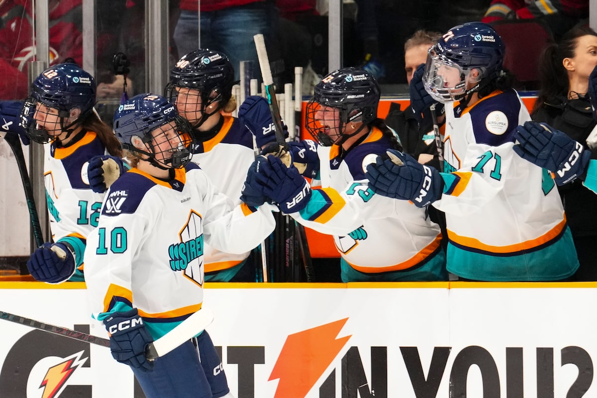 La star des Sirens Sarah Filllier jouant son «meilleur hockey» dans la première saison professionnelle