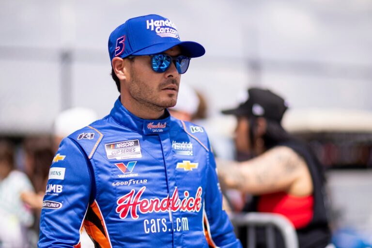 Larson commence le deuxième essai au «double» de la course avec la malchance alors qu'il frappe le mur dans les tests Indy 500