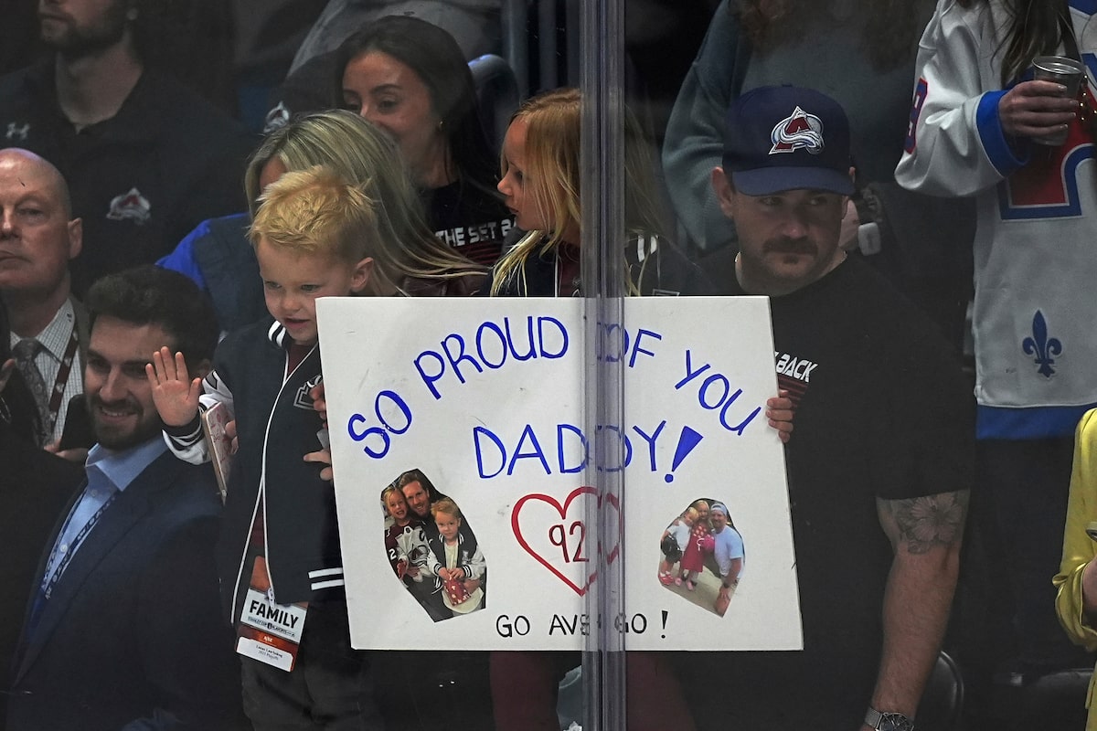 Le capitaine d'avalanche Gabe Landeskog revient à l'alignement du match 3 après avoir manqué 3 ans avec une blessure au genou