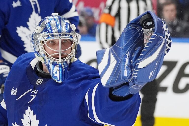 Le gardien Anthony Stolarz brille pour Maple Leafs après avoir attendu son temps de remplaçant