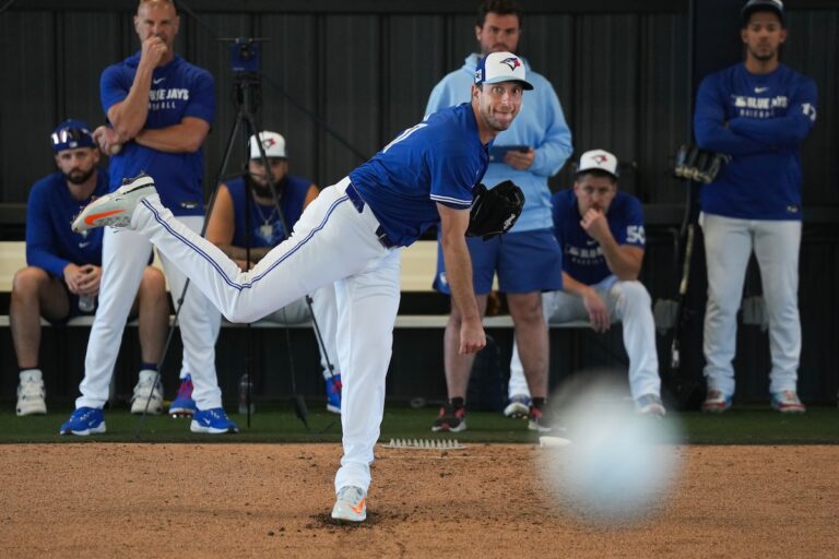 Le lanceur des Jays Max Scherzer au jour le jour après avoir reçu l'injection de cortisone au pouce