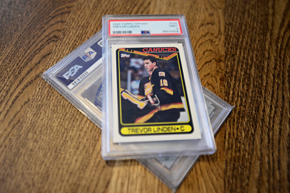 Le passe-temps des cartes commerciales au Canada touché par le montage de la guerre commerciale centrée sur nous