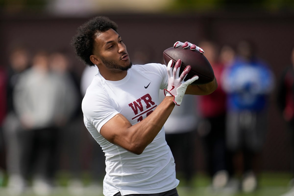 Le récepteur de Stanford Elic Ayomanor a projeté le meilleur canadien pour le repêchage de la NFL en 2025