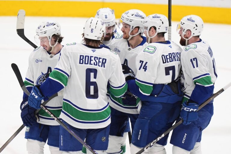 Le retour de but de Sherwood OT GOST CAPS Canucks 3 buts en dernière minute en 6-5 victoires contre Stars