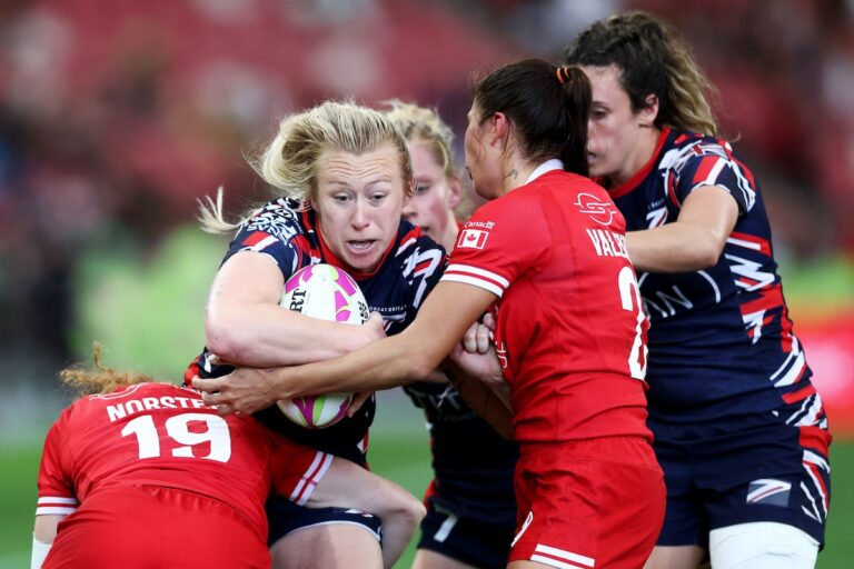 Le rugby canadien à sept femmes se dirigeant vers des demi-finales dans HSBC SVNS Singapour