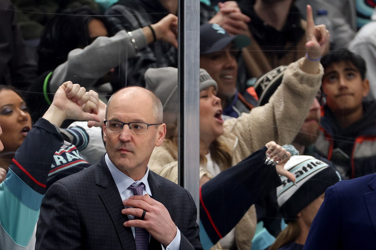 L'entraîneur des incendies de Seattle Kraken Dan Bylsma. Botterill pour remplacer Francis en tant que GM, dit AP Source